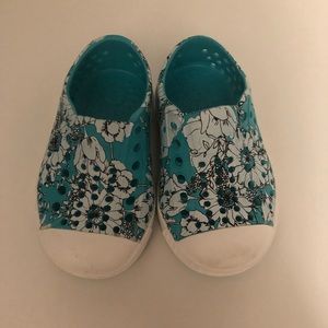 Native Jefferson Blue Floral baby size 4